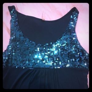 Sleeveless sparkly fun outing shirt